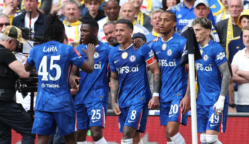 Chelsea rikthehet fuqishëm, eliminon Leeds dhe kalon në finale