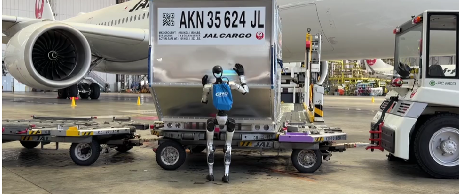 E ardhmja ka mbërritur: Robotët në aeroportin e Tokios po bëjnë punën e njerëzve